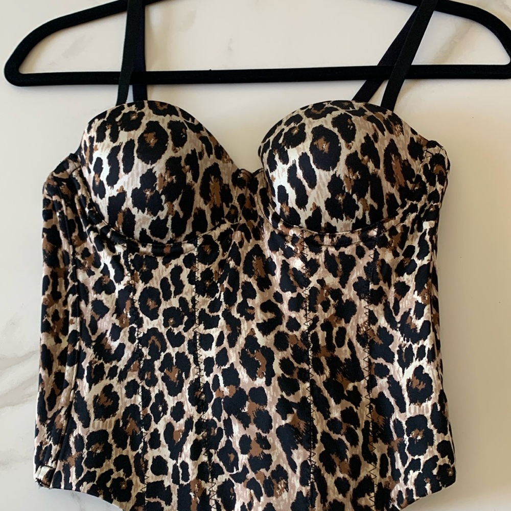 Make a statement with the eye catching leopard print bustier bra.